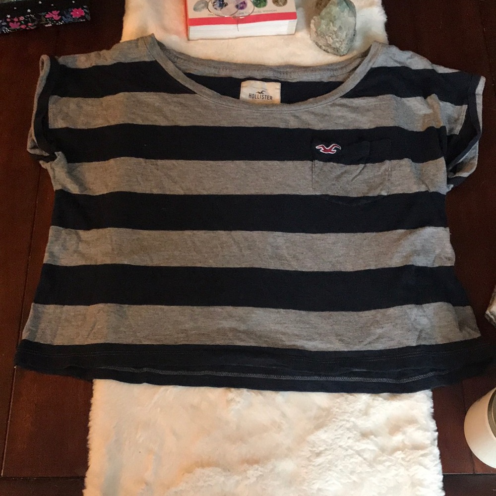 HOLLISTER  Navy + Grey Crop Top